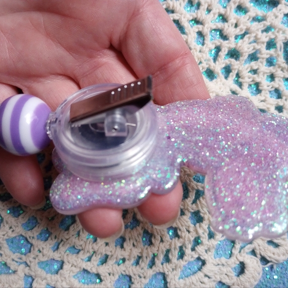 Hello kitty badge reel - Picture 5 of 9